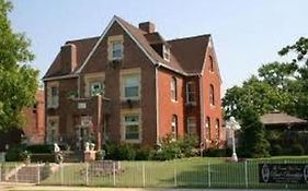 Central West End Bed And Breakfast 3*